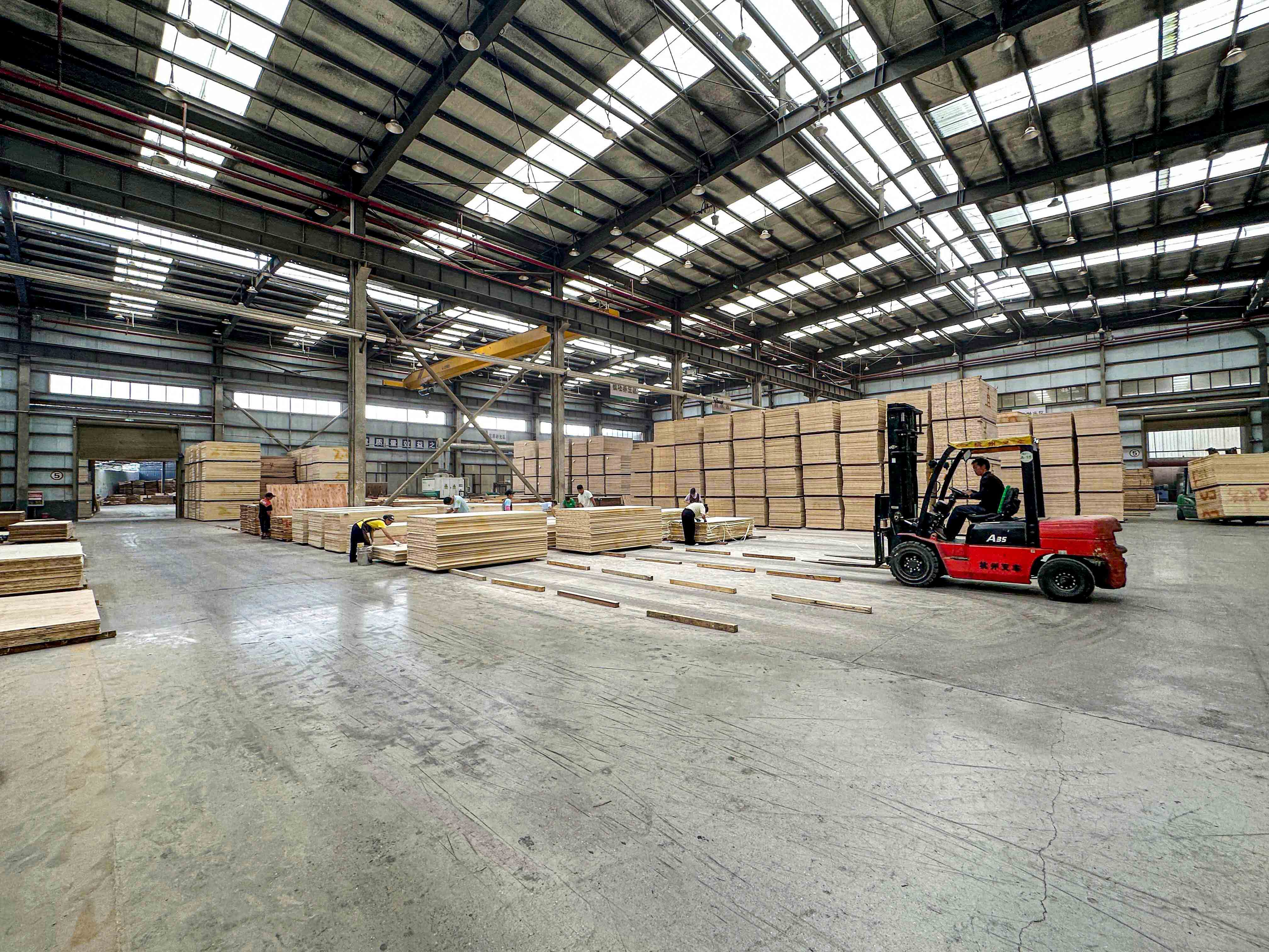 Factory production line for HPL panels aluminum honeycomb panels and restroom partition manufacturing process in modern industrial workshop